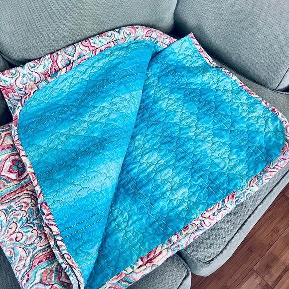 Twin Bedspread Set w/Pillows and Shams - Picture 4 of 11